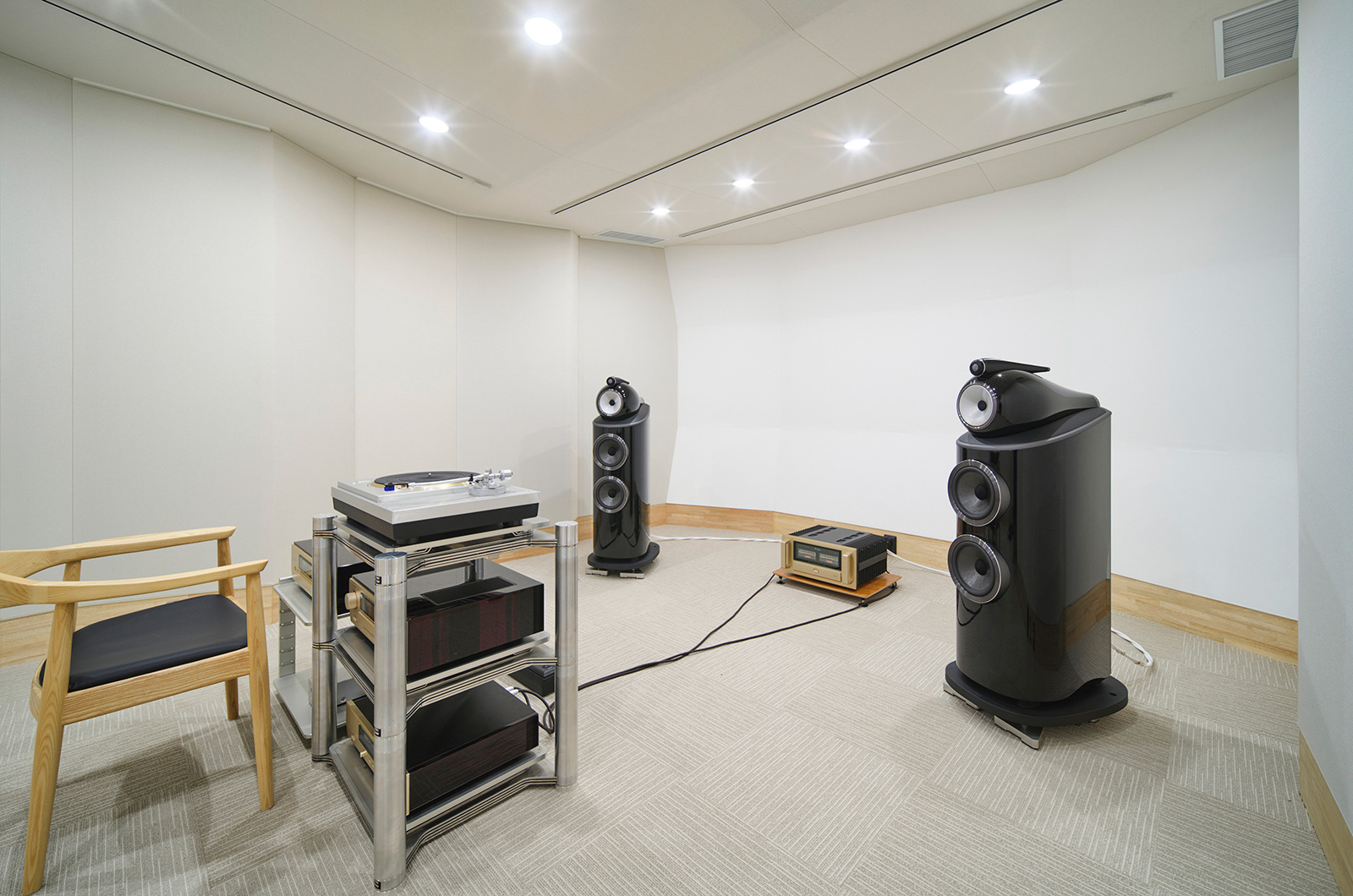 WHITEの写真、部屋全景