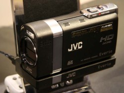 JVCから超軽量フルHDビデオカメラ「GZ-X900」登場！高速度撮影機能も搭載 - PHILE WEB