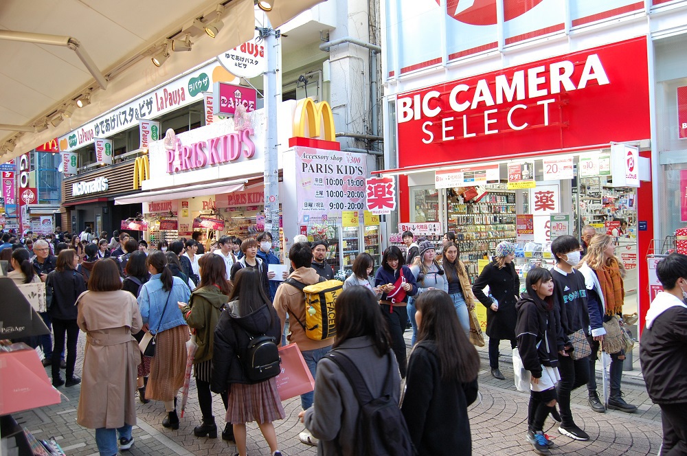 こんなところにビックカメラ ついに竹下通りにも進出 都市型小型店舗 ビックカメラセレクト Phile Web