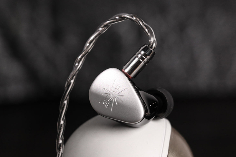 Kiwi Ears、4種のドライバーを搭載したハイブリッドIEM「Quintet