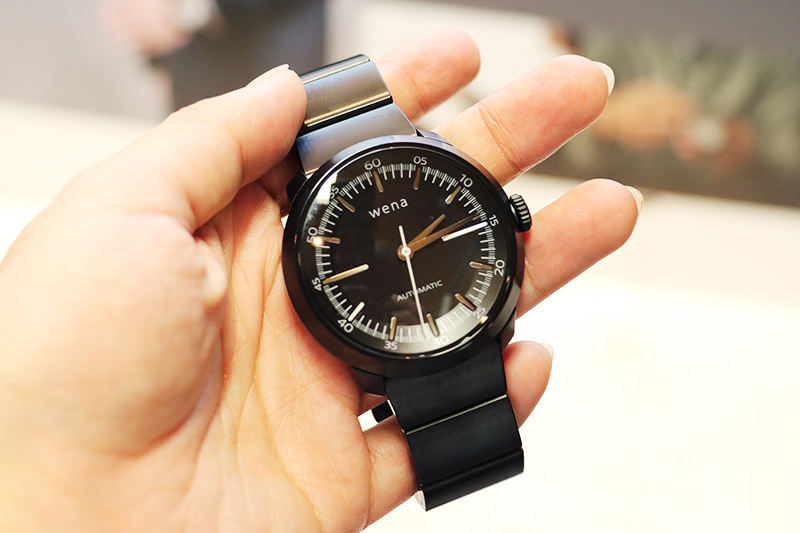 ソニー、スマート機能搭載アナログ腕時計“wena wrist”に初の有機EL搭載 ...