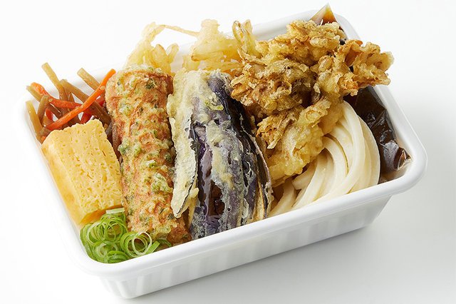 丸亀製麺 大人気 丸亀うどん弁当 に秋の新作 秋野菜の天ぷら2種がセットに 8 31から Phile Web