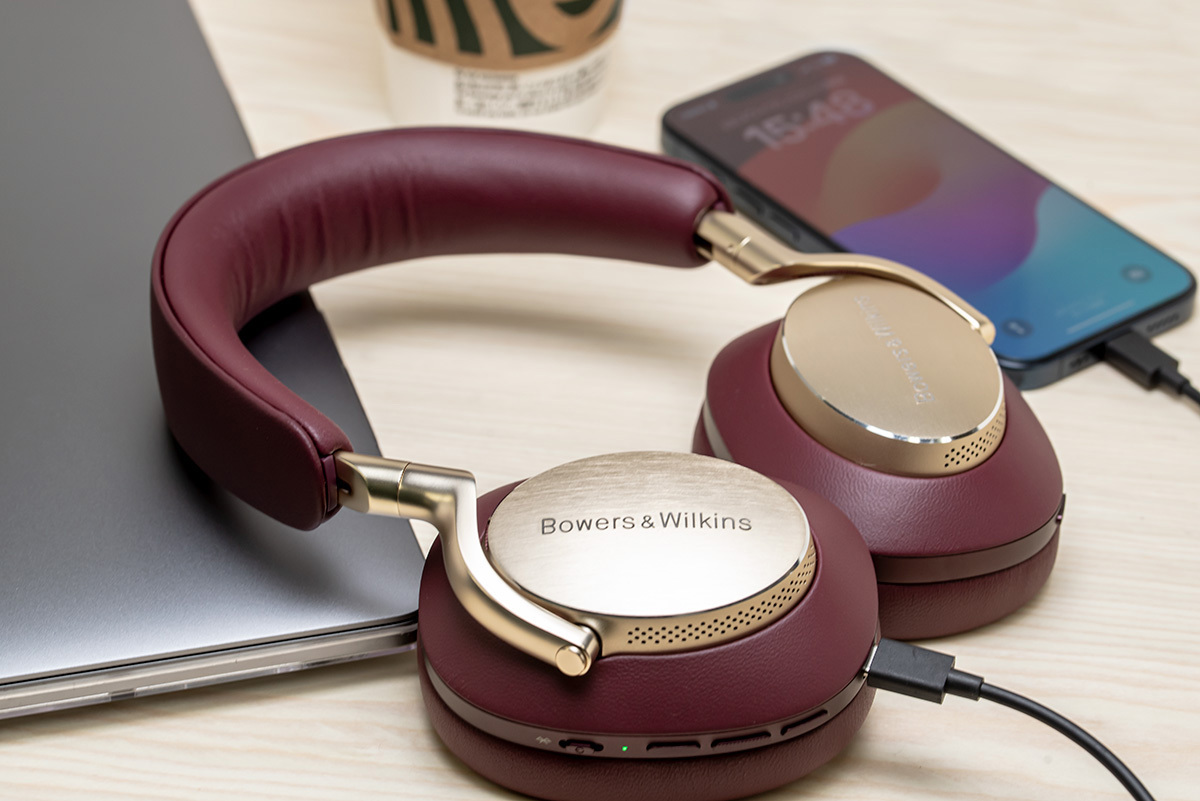 iPhone 15の大本命ヘッドホン！Bowers & Wilkins「Px8」で“ロスレス再生”を楽しもう