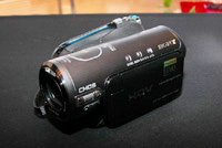 ソニー、“世界最小・最軽量”の新HDVカメラ「HDR-HC3」 - PHILE WEB