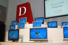 シャープ、グリーン・ベージュも加わったパーソナルサイズの“AQUOS”Dシリーズを発売 - PHILE WEB