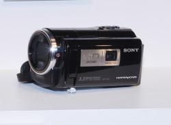 ソニー、プロジェクター機能搭載“Handycam”「HDR-PJ40V/PJ20」を発売
