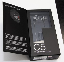 B&W初のイヤホン「C5」の実力とは？ 装着感から音質まで徹底レビュー