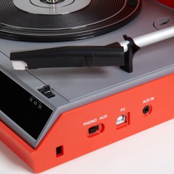 リッピング対応のスピーカー内蔵レコードプレーヤー「Crosley