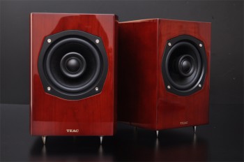 PCオーディオの新スタンダード ー TEAC「Reference01」「S-300NEO」を聴く (5/6) - PHILE WEB