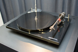 Pro-Ject、ベルトドライブ方式のレコードプレーヤー入門機「Essential III」ー 42,000円前後 - PHILE WEB