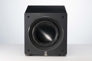 ELAC、独自特許技術搭載の新サブウーファー「VARRO」。DS 1000／RS 500