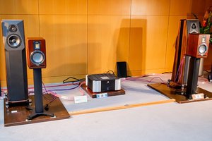 TIAS＞ラックスマン、海外ショウ展示のコンポーネントが凱旋／PROSTO、デンマーク発スピーカーブランドPEAK・AUDIOVECTORお披露目（PHILE  WEB）｜ｄメニューニュース（NTTドコモ）