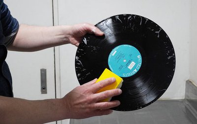 レコード盤、実は食器用洗剤で洗ってOK！ 安くて効果的なクリーニング