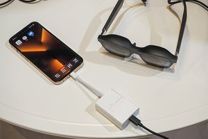 ARグラス「Nreal Air」がiPhoneで利用可能に。大きな一歩だが課題も【Gadget Gate】 - PHILE WEB