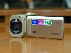 JVC、iFrame記録対応／Wi-Fi連携強化の新“Everio”「GZ-VX895」 - PHILE WEB