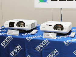 エプソン、“明るい超短焦点デスクトップモデル”などスマホ連携できる