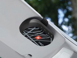 JBL、トヨタカスタムパーツブランド「TRD」とコラボしたBluetoothスピーカー - PHILE WEB