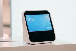 LINE、音声/タッチ操作ができるスマートディスプレイ「Clova Desk」3月