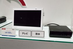 パナソニック、ネット動画対応を強化した“お風呂テレビ”。防水対応