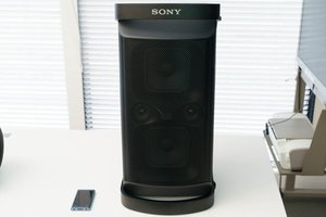 ソニー、迫力の重低音＋αを再生する大型ワイヤレススピーカー「SRS