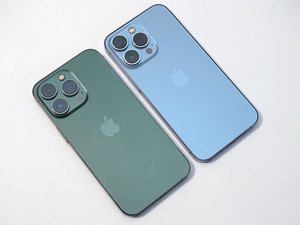 Iphone 13シリーズの新色 グリーン系 フォトレポート 13は濃厚 13 Proは透明感あふれる 緑 Phile Web アップルが今年も春に Iphoneの新色を追加す ｄメニューニュース Nttドコモ