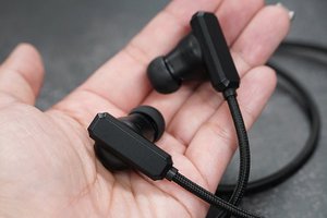 老舗補聴器ブランドが手掛ける“聴覚拡張” ワイヤレスイヤホン「ASMOLA 