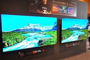 TCLの98インチテレビをサッカー日本代表・堂安律選手が体験。新CMは“サッカー以外の演技”に注目 - PHILE WEB