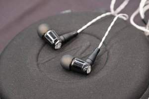 ポタフェス＞NUARL、“バイアンプ駆動TWS”を参考出展／MotherAudioのピュアボロン振動板イヤホンに後継機 - PHILE WEB