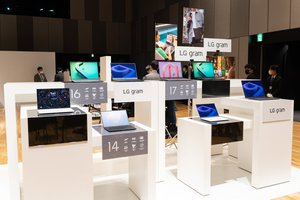 LGの軽量ノートPC「gram」に2022年モデル。ノングレア画面を採用、外出