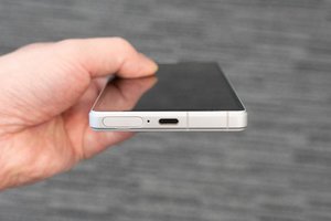 ソニー、最上位と同じセンサーで2眼の「Xperia 5 V」。高音質スピーカー搭載 - AV Watch