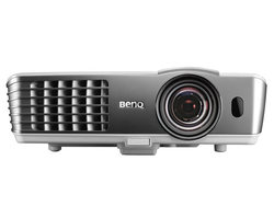 省スペースで大画面」を手軽に実現 － 超短焦点プロジェクター BenQ