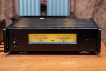 その音に価格もサイズも疑った。15万円切りのパワーアンプ TEAC