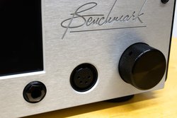 Benchmark「HPA4」レビュー。鳴らしにくいヘッドホンも朗々と鳴る「THX-AAA」ヘッドホンアンプ (3/3) - PHILE WEB