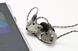 巧みな低域表現で銘機に割って入るか？ Campfire Audio期待の新7BAイヤホン「ARA」を聴く (1/3) - PHILE WEB