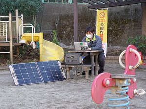 公園でもリモートワークできる そう ポータブル電源とソーラーパネルがあればね 記者が試してみた Phile Web