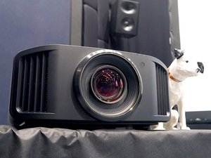 ビクター新8Kプロジェクター「DLA-V90R」レビュー。その映像は「肉眼で見た現実世界のように自然な描写」 (1/2) - PHILE WEB