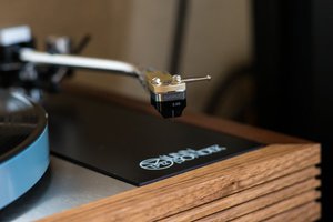 一生付き合えるレコードプレーヤー。LINN「LP12」は、音楽がもっと