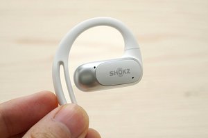 高まった装着感とリーズナブルな価格。Shokz「OpenFit Air」は“ながら ...