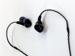 レビュー】Ultimate Earsの新フラグシップイヤホン「UE900」を聴く (1