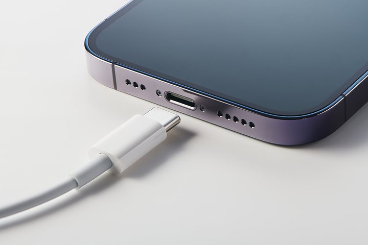 USB-CŉłHIiPhone[U[ȂmĂuł邱Ɓv炢