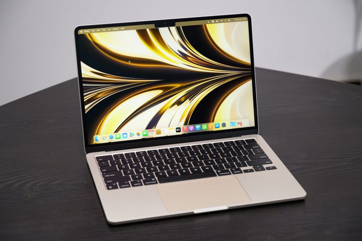 AbvAuM3v`bṽRA݌vJnH 2023N㔼MacBook Airɓڂ\yGadget Gatez