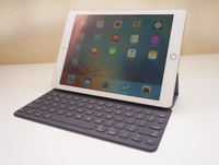 iPad Pro 9.7C`́gm[gPC̑hɂȂ邩Hyҁz Smart KeyboardApple SIM